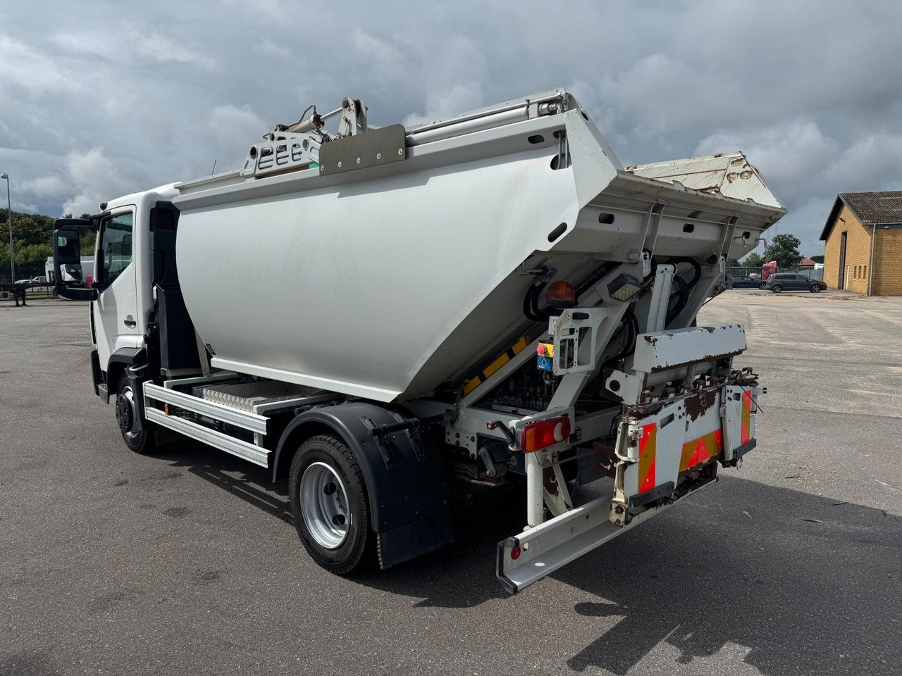Renault D7.5 180 4x2 Semat/Techno Azimut 8 m3 Garbage - Kamion za smeće: slika 4 Renault D7.5 180 4x2 Semat/Techno Azimut 8 m3 Garbage - Kamion za smeće: slika 4