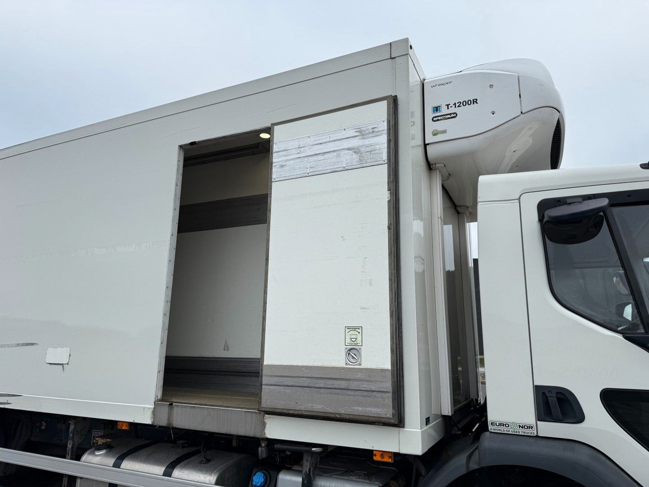 Volvo FE320 6x2*4 TK T1200-R Spectrum 9,80 m. koffer - Hladnjača: slika 5 Volvo FE320 6x2*4 TK T1200-R Spectrum 9,80 m. koffer - Hladnjača: slika 5