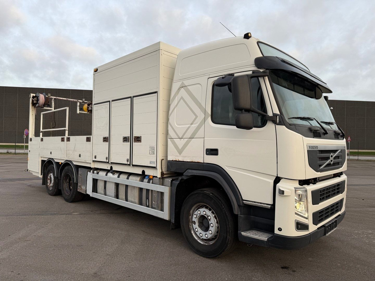 Volvo FM 410 6x2 Euro 5 - Kamion sa tovarnim sandukom: slika 2 Volvo FM 410 6x2 Euro 5 - Kamion sa tovarnim sandukom: slika 2
