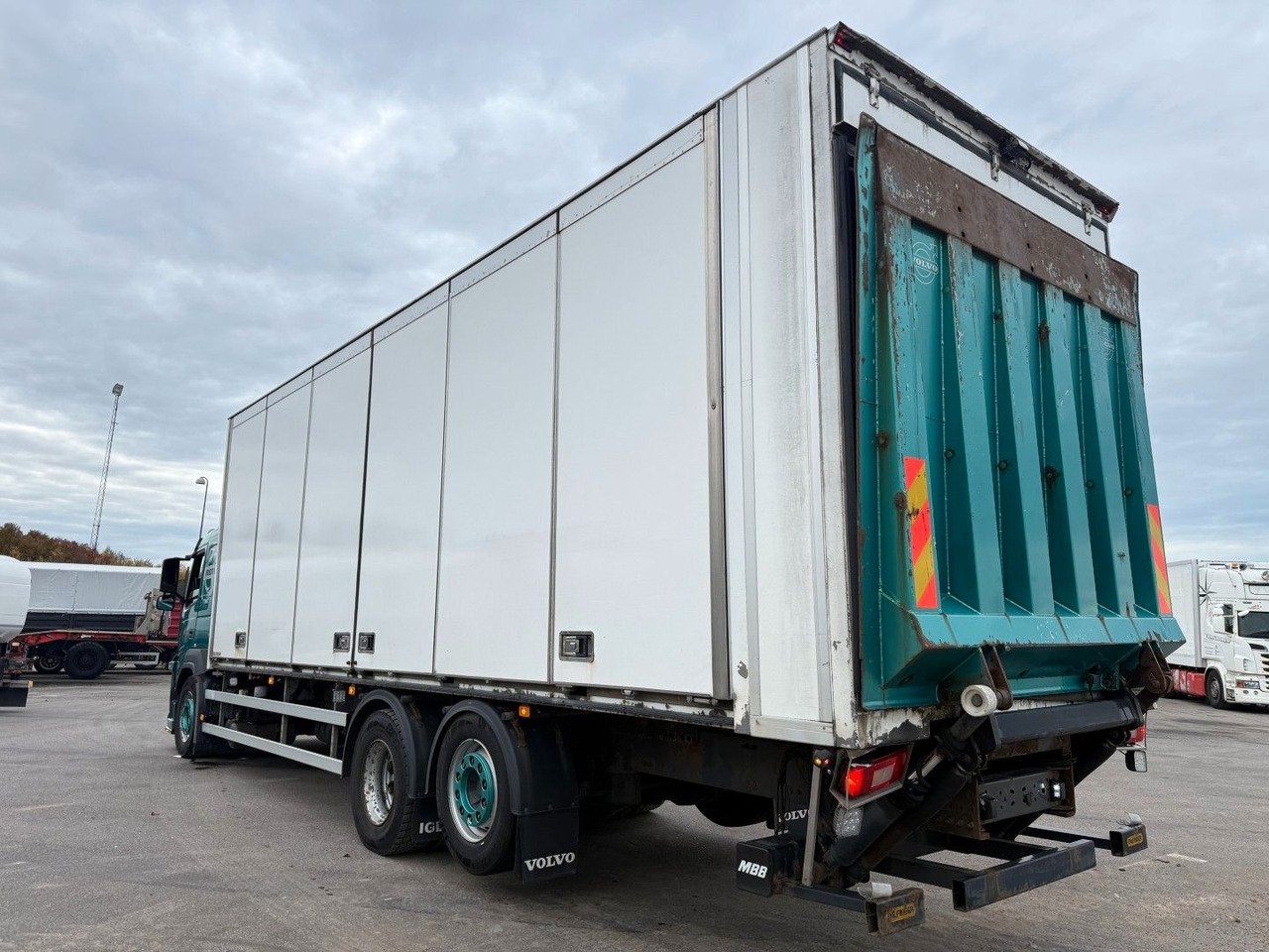 Volvo FM330 6x2*4 Carrier Supra 1050 Nordic - Hladnjača: slika 4 Volvo FM330 6x2*4 Carrier Supra 1050 Nordic - Hladnjača: slika 4