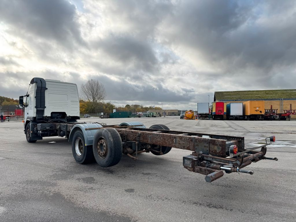 Volvo FM340 6x2 Globetrotter Chassis / Fahrgestell - Kamion sa golom šasijom i zatvorenom kabinom: slika 4 Volvo FM340 6x2 Globetrotter Chassis / Fahrgestell - Kamion sa golom šasijom i zatvorenom kabinom: slika 4