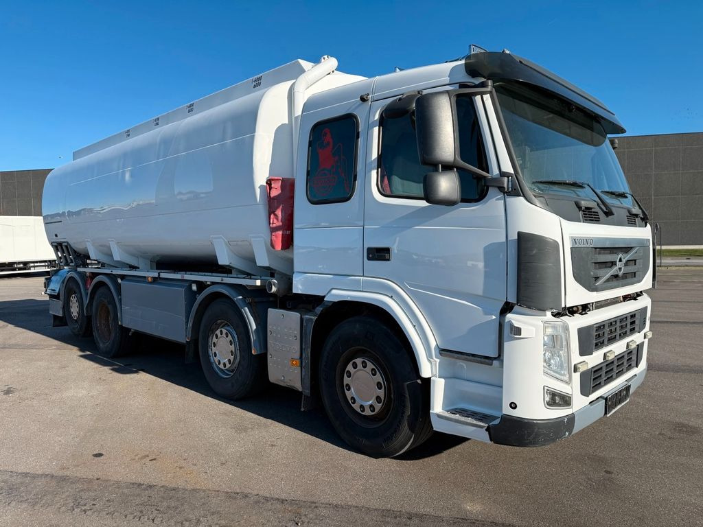 Volvo FM460 8x2*6 24.000 l. ADR Tank Volvo FM460 8x2*6 24.000 l. ADR Tanktruck - Kamion cisterna: slika 2 Volvo FM460 8x2*6 24.000 l. ADR Tank Volvo FM460 8x2*6 24.000 l. ADR Tanktruck - Kamion cisterna: slika 2
