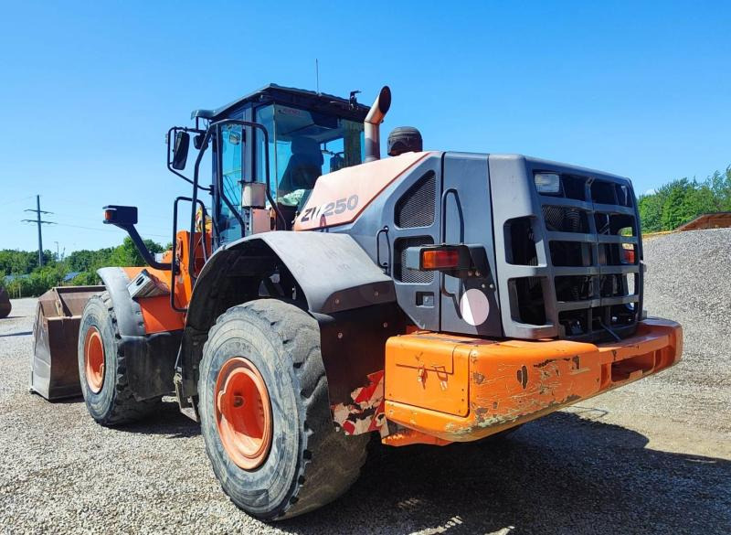 Hitachi ZW250-5B - Utovarivač točkaš: slika 1 Hitachi ZW250-5B - Utovarivač točkaš: slika 1