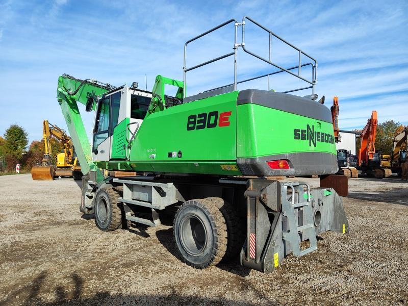 Bager za obradu otpada/ Industrije Sennebogen 830E: slika 1