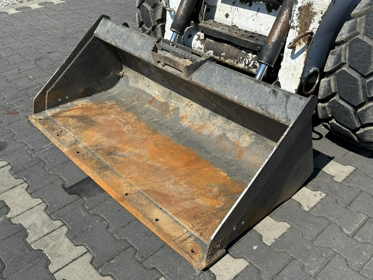Bobcat S300 Joystick Mini Ładowarka Waga 3692kg - Mini utovarivač: slika 2 Bobcat S300 Joystick Mini Ładowarka Waga 3692kg - Mini utovarivač: slika 2