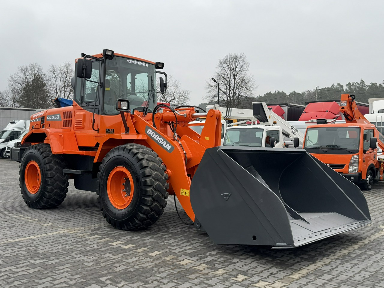 Doosan DL250 14,5Ton Łyżka Wysokiego Wysypu !!! - Utovarivač točkaš: slika 3 Doosan DL250 14,5Ton Łyżka Wysokiego Wysypu !!! - Utovarivač točkaš: slika 3