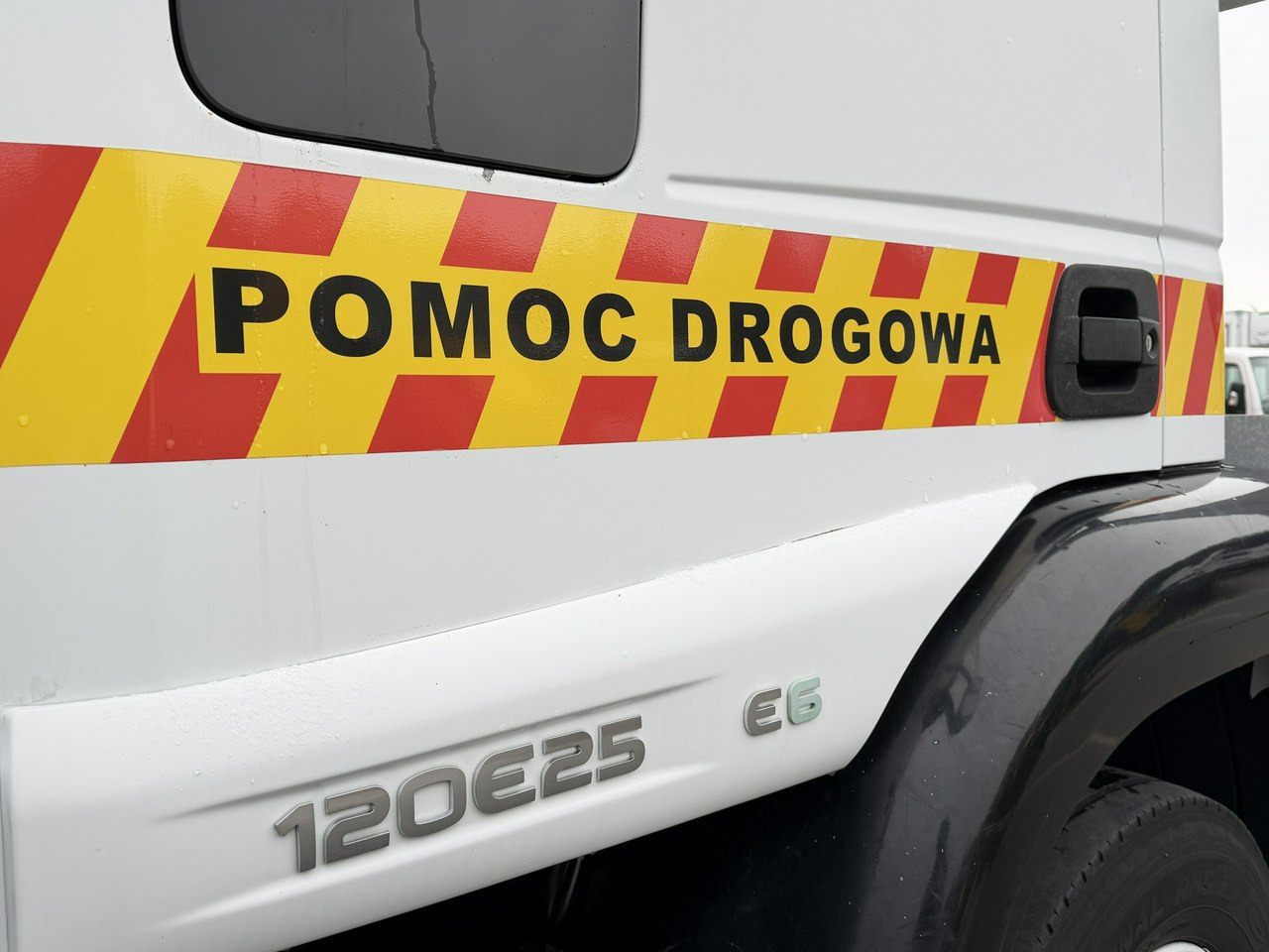 Iveco EUROCARGO 120E25 E6 Laweta Zagłebiana Platforma Pomoc Drogowa - Druga mašina: slika 2 Iveco EUROCARGO 120E25 E6 Laweta Zagłebiana Platforma Pomoc Drogowa - Druga mašina: slika 2