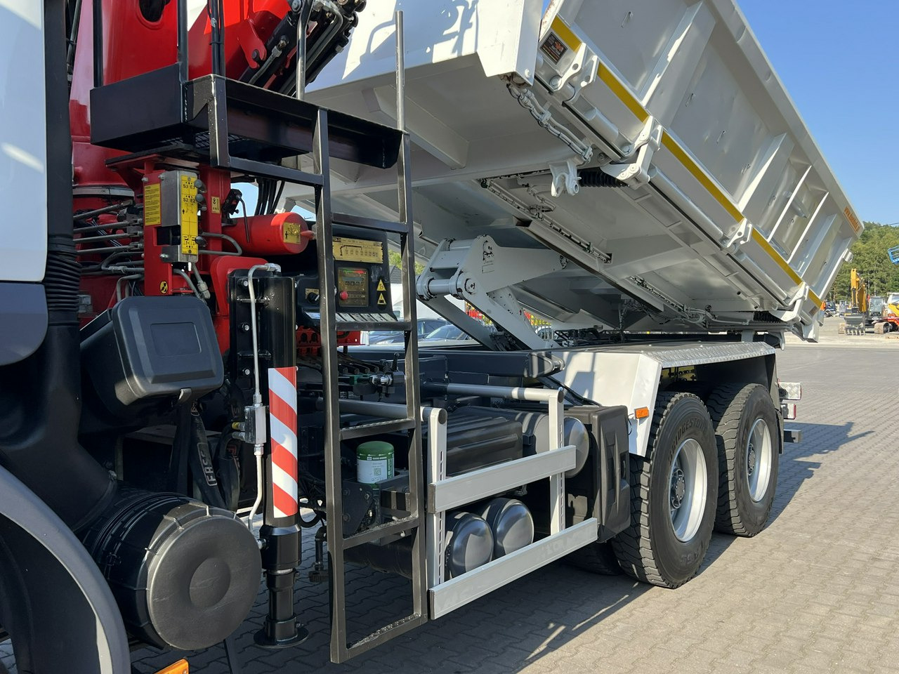 Renault Kerax 26.390 6x4 Mocny HDS FASSI F170 Sterowanie Radiowe - Druga mašina: slika 5 Renault Kerax 26.390 6x4 Mocny HDS FASSI F170 Sterowanie Radiowe - Druga mašina: slika 5