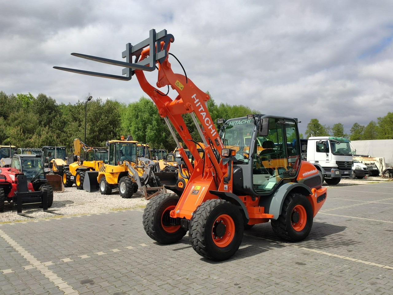 Utovarivač točkaš Hitachi ZW75 Wheel Loader Szybko-Złącze Widły Stan Bardzo Dobry: slika 7
