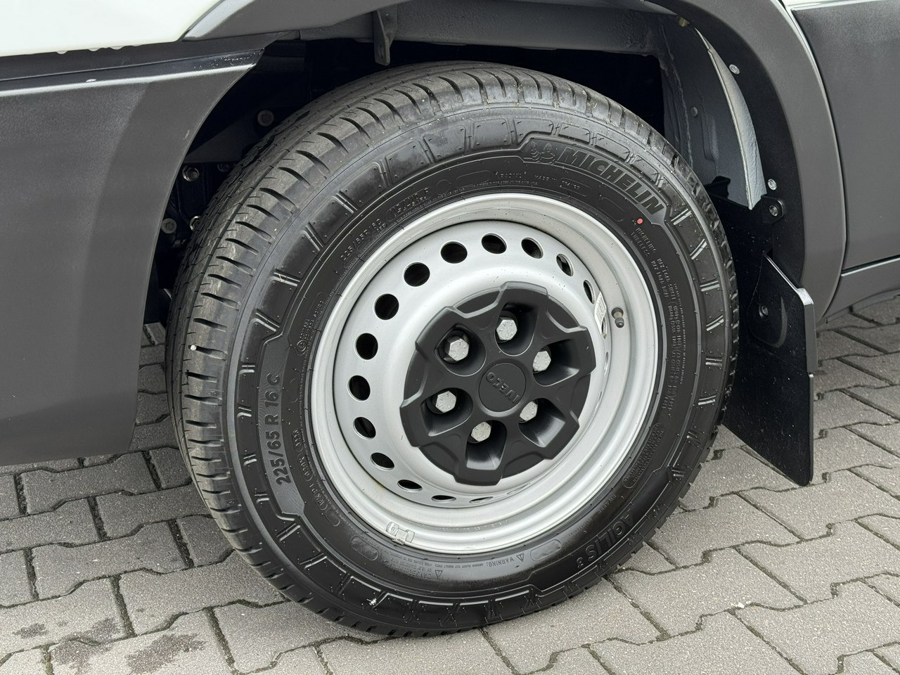 Iveco Daily 35S16 V - Dostavno vozilo hladnjača: slika 4 Iveco Daily 35S16 V - Dostavno vozilo hladnjača: slika 4