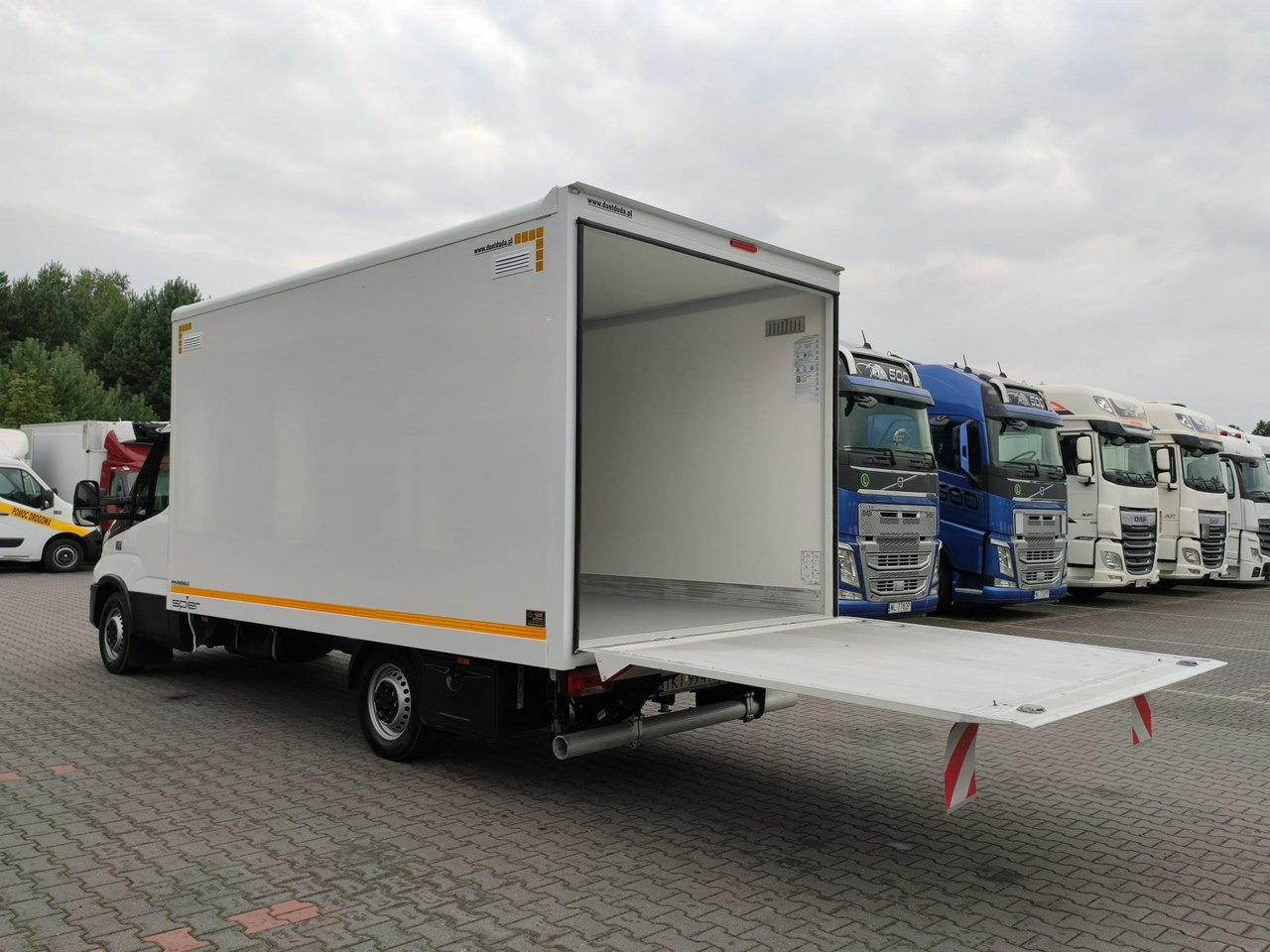 Iveco Daily 35S16S V - Dostavno vozilo sa zatvorenim sandukom: slika 4 Iveco Daily 35S16S V - Dostavno vozilo sa zatvorenim sandukom: slika 4