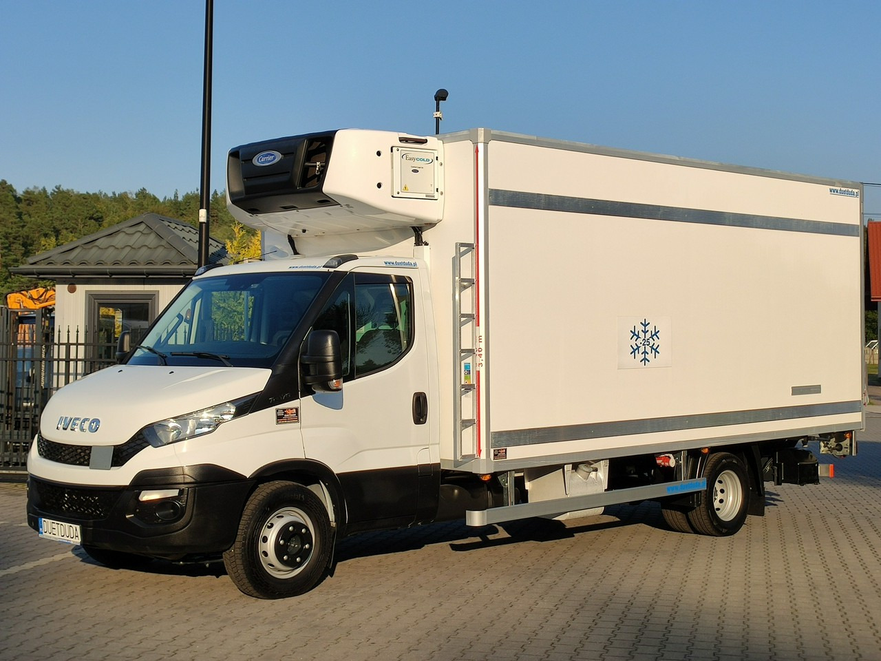 Iveco Daily 70C17 Mroźnia Ściana Grodziowa Multitemperatura - Dostavno vozilo hladnjača: slika 3 Iveco Daily 70C17 Mroźnia Ściana Grodziowa Multitemperatura - Dostavno vozilo hladnjača: slika 3