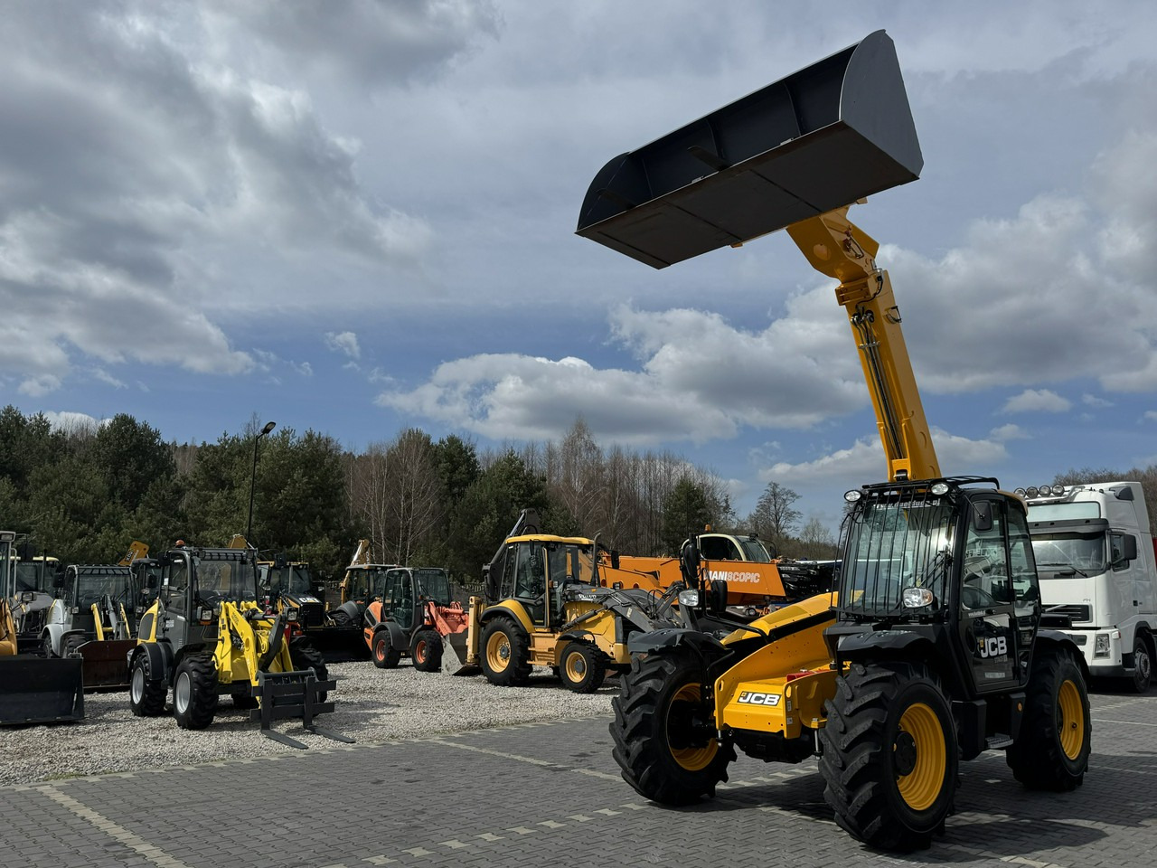 JCB 531-70 Stage V Klimatyzacja Sterowanie Joystick na GWARANCJI !!! - Teleskopski upravljač: slika 2 JCB 531-70 Stage V Klimatyzacja Sterowanie Joystick na GWARANCJI !!! - Teleskopski upravljač: slika 2