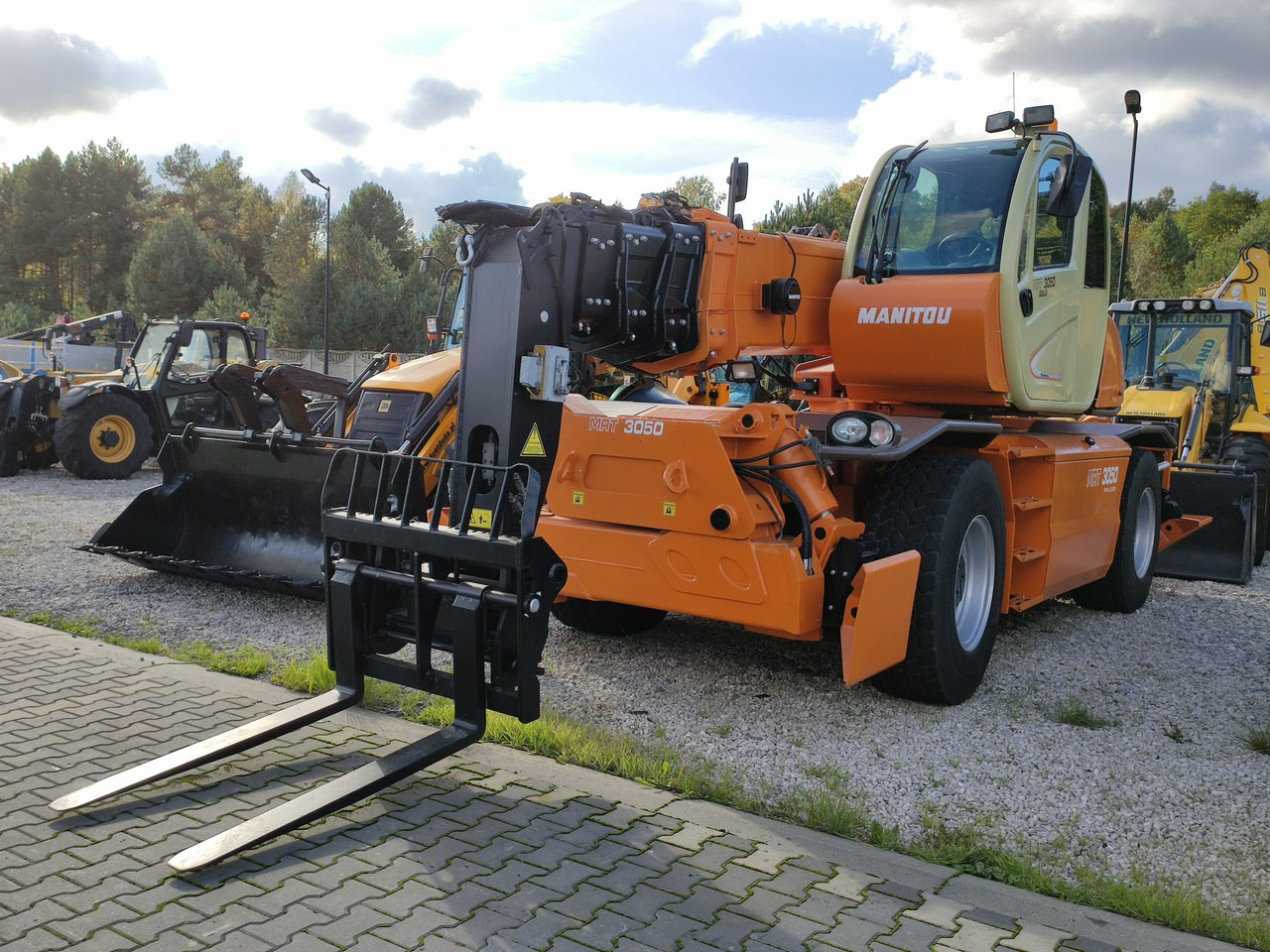 Manitou Wózek Jezdniowy Podnośnikowy Obrotowy - Teleskopski upravljač: slika 2 Manitou Wózek Jezdniowy Podnośnikowy Obrotowy - Teleskopski upravljač: slika 2