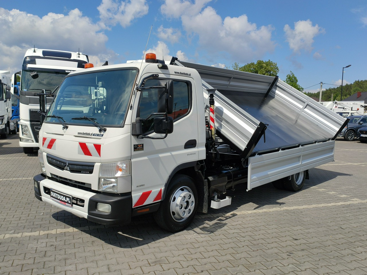 Mitsubishi Canter Fuso 9C18 3.0/180KM HDS FASSI F30 Wywrotka 3-stronna - Istovarivač: slika 4 Mitsubishi Canter Fuso 9C18 3.0/180KM HDS FASSI F30 Wywrotka 3-stronna - Istovarivač: slika 4