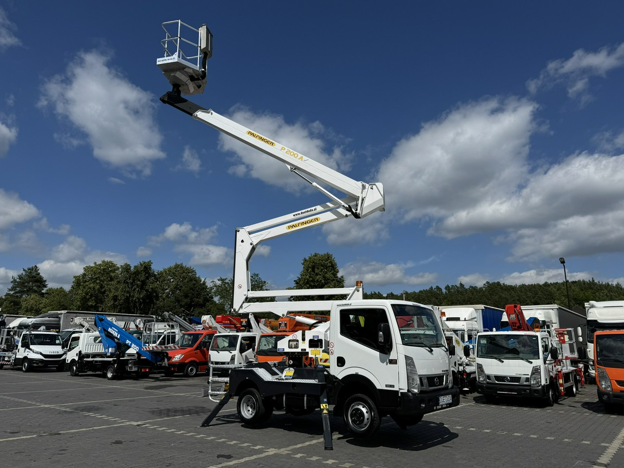 Nissan Cabstar - Vazdušna platforma montirana na kamion: slika 1 Nissan Cabstar - Vazdušna platforma montirana na kamion: slika 1