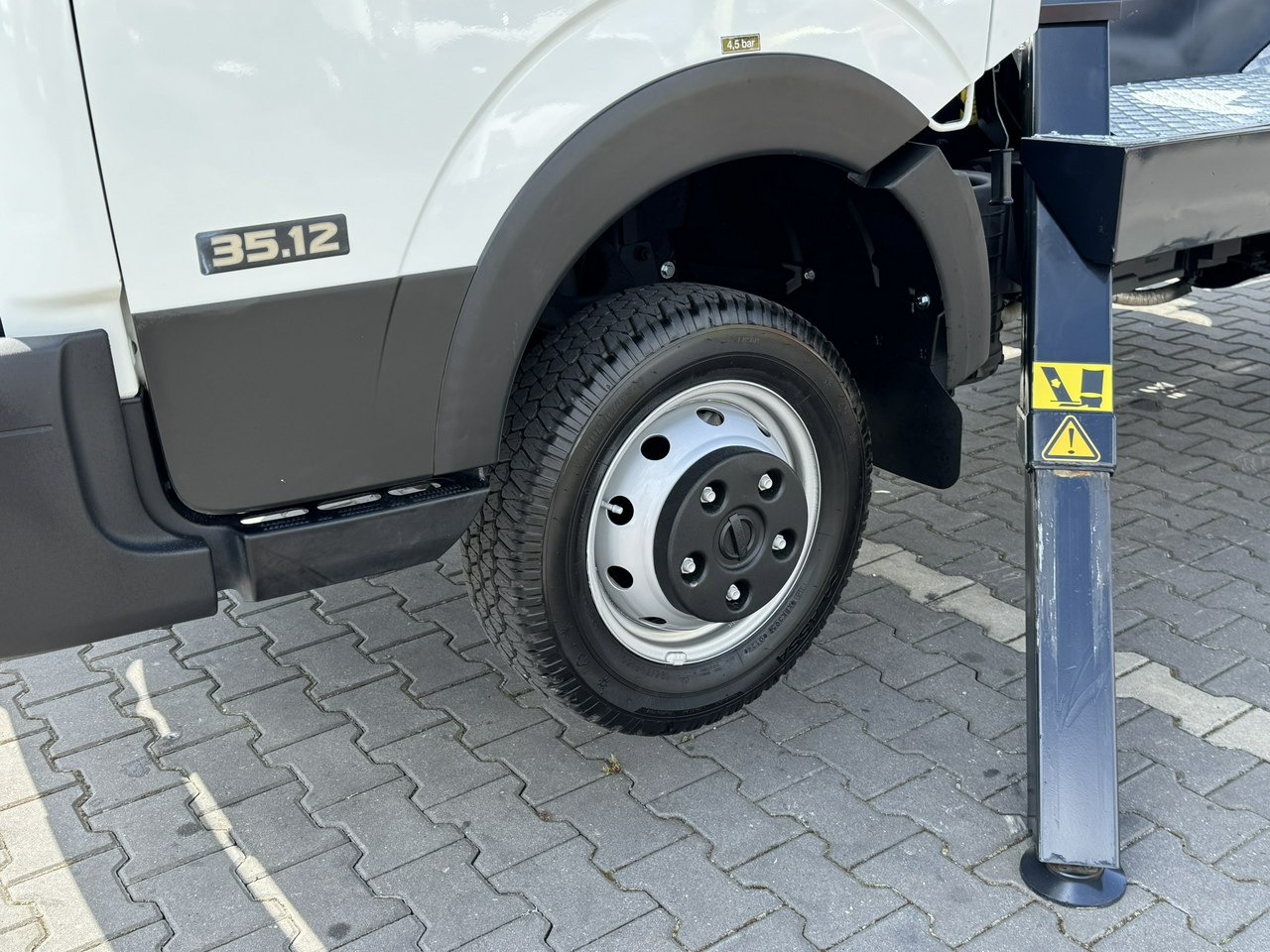 Nissan Cabstar - Vazdušna platforma montirana na kamion: slika 4 Nissan Cabstar - Vazdušna platforma montirana na kamion: slika 4