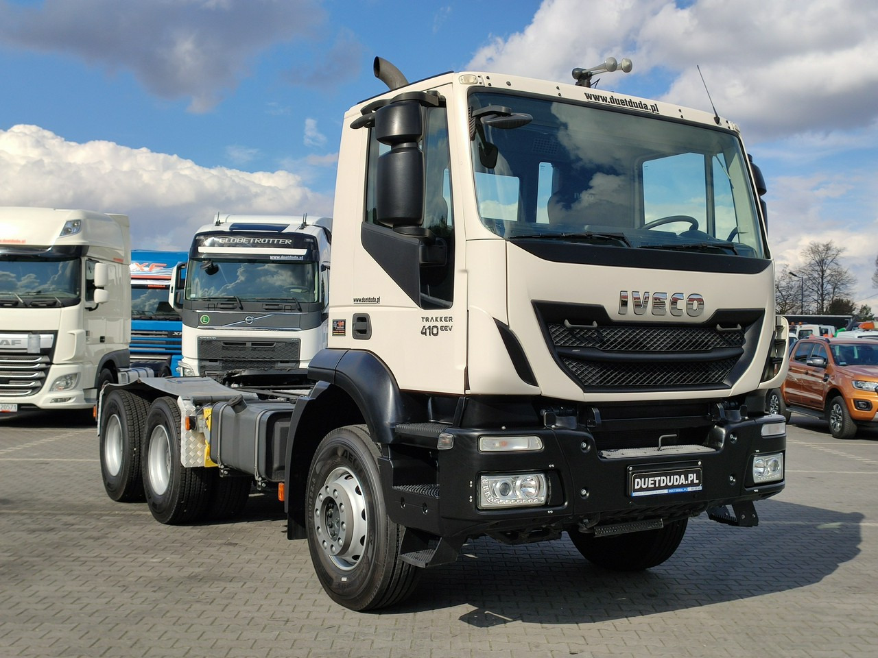 Iveco Trakker 26.410 6x4 Manual Mały Przebieg tylko-46000km - Tegljač: slika 3 Iveco Trakker 26.410 6x4 Manual Mały Przebieg tylko-46000km - Tegljač: slika 3