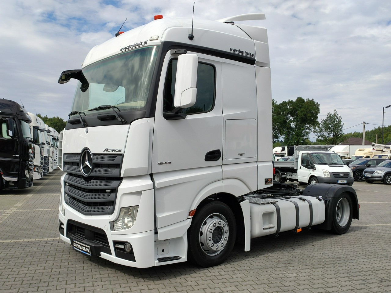 Mercedes ACTROS 1845 Euro 6 Low Deck Mega !!! - Tegljač: slika 4 Mercedes ACTROS 1845 Euro 6 Low Deck Mega !!! - Tegljač: slika 4