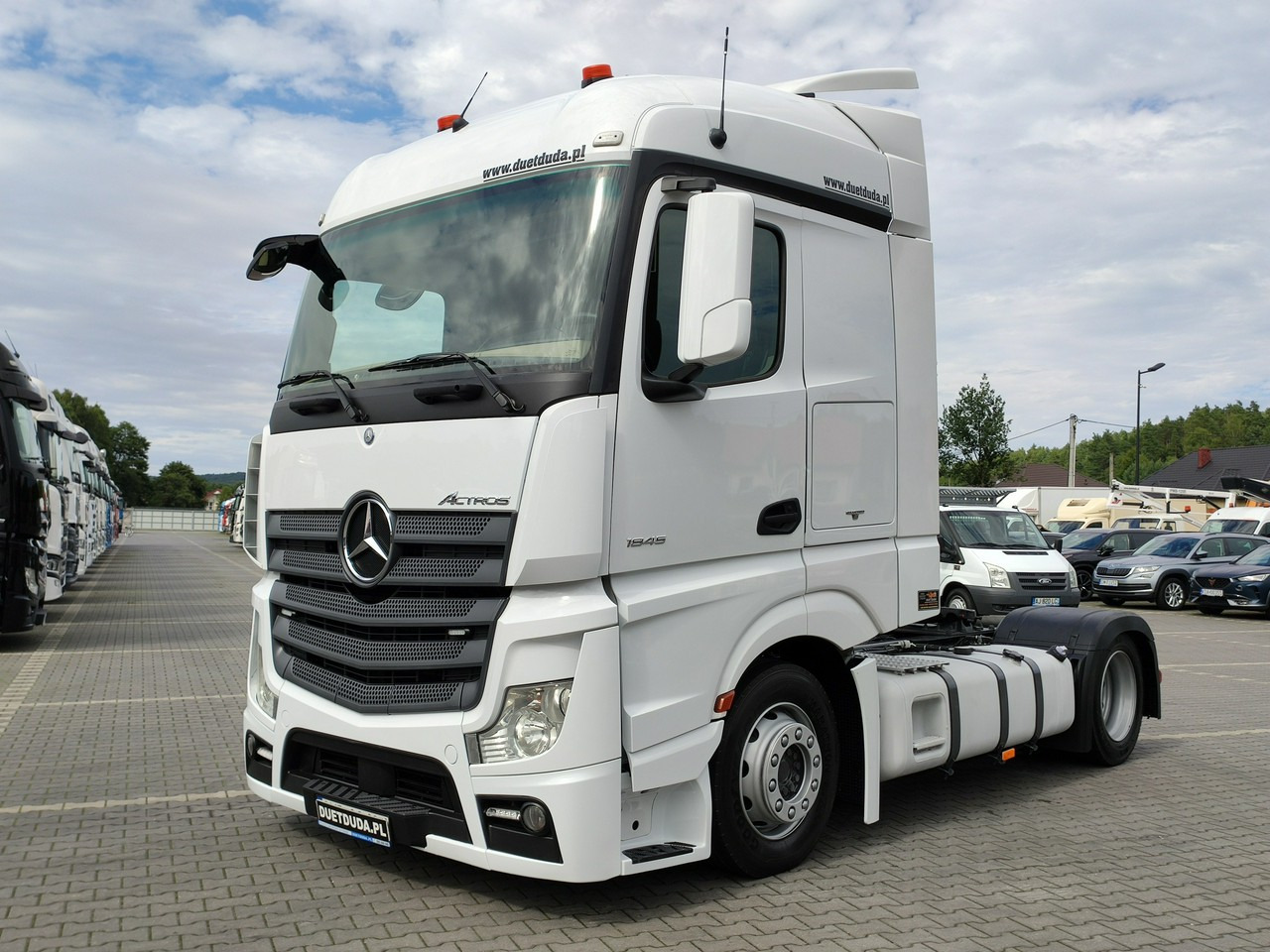 Mercedes ACTROS 1845 Euro 6 Low Deck Mega !!! - Tegljač: slika 2 Mercedes ACTROS 1845 Euro 6 Low Deck Mega !!! - Tegljač: slika 2
