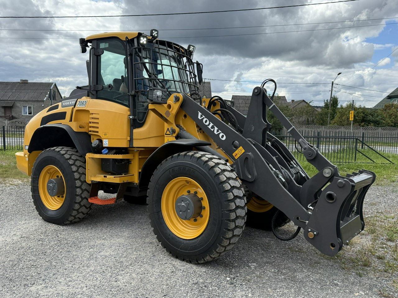 Volvo Waga -10ton WHEEL LOADER L45H Maszyna w Bardzo Dobrym Stanie - Utovarivač točkaš: slika 1 Volvo Waga -10ton WHEEL LOADER L45H Maszyna w Bardzo Dobrym Stanie - Utovarivač točkaš: slika 1