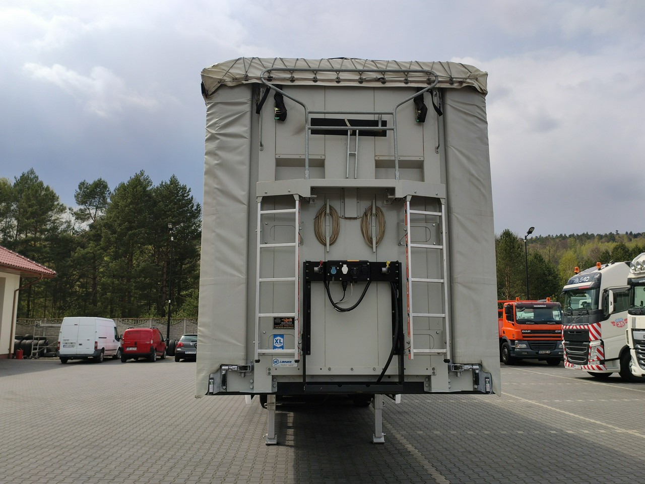 Wielton Standard na osiach SAF LIBNER DO PALET, ZRĄBKI, TROCIN - Poluprikolica sa ceradom: slika 5 Wielton Standard na osiach SAF LIBNER DO PALET, ZRĄBKI, TROCIN - Poluprikolica sa ceradom: slika 5