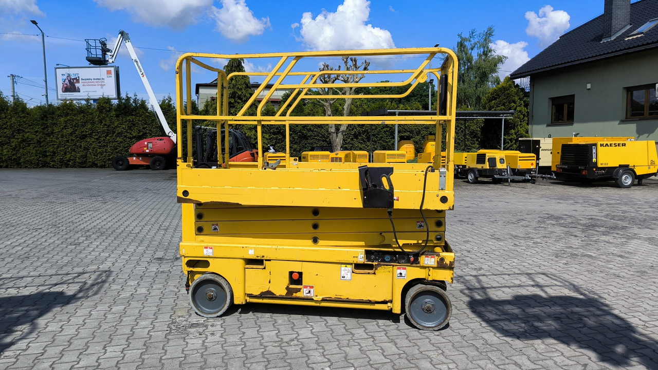 HAULOTTE Compact 10 - Lift u obliku makaza: slika 2 HAULOTTE Compact 10 - Lift u obliku makaza: slika 2