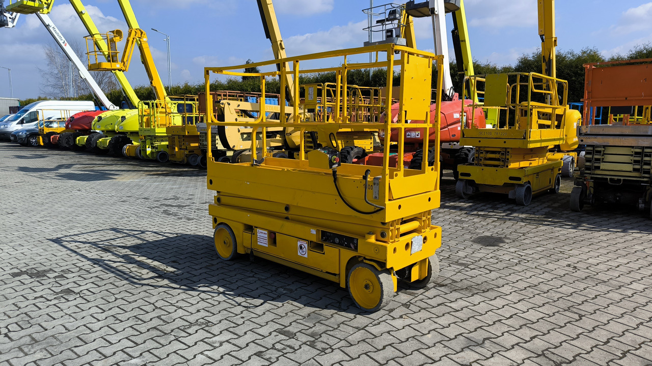 HAULOTTE Compact 8 - Lift u obliku makaza: slika 1 HAULOTTE Compact 8 - Lift u obliku makaza: slika 1