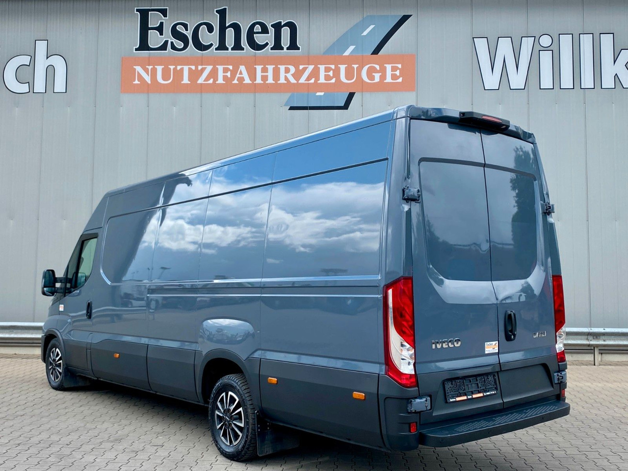 Iveco 35 S 16 Daily | Schiebetür*Kamera*Navi*AC*1.Hand - Putnički kombi: slika 3 Iveco 35 S 16 Daily | Schiebetür*Kamera*Navi*AC*1.Hand - Putnički kombi: slika 3