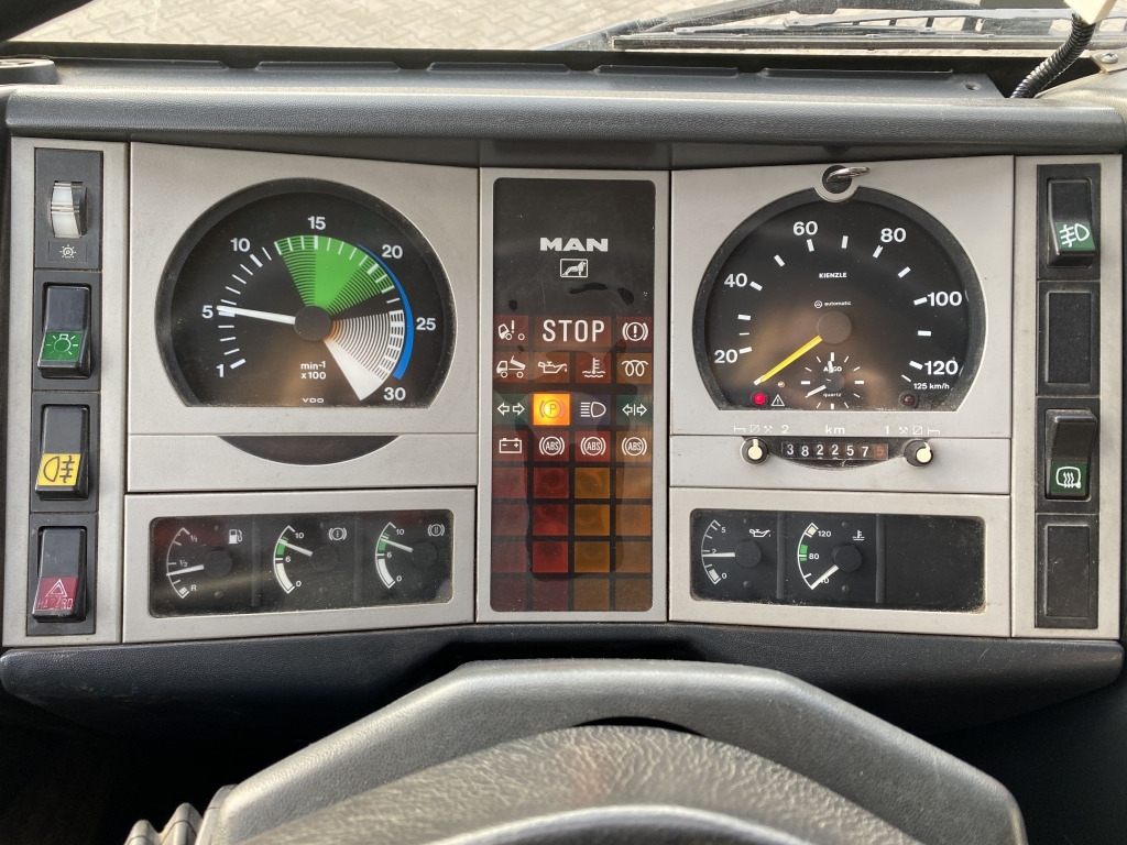 Kamion sa tovarnim sandukom, Kamion sa dizalicom MAN 10.224 4x2 / Tirre Faltkran: slika 8