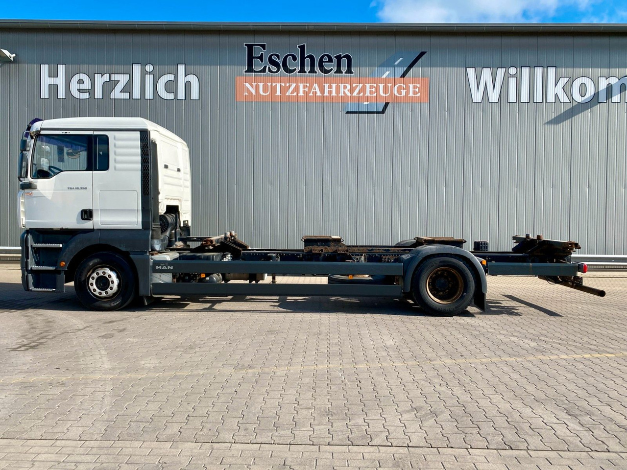 MAN TGA 18.350 LL Fahrschule*Driving school*5 Sitze MAN TGA 18.350 LL Fahrschule*Driving school*5 Sitze - Kamion za prevoz kontejnera/ Kamion sa promenjivim sandukom: slika 2 MAN TGA 18.350 LL Fahrschule*Driving school*5 Sitze MAN TGA 18.350 LL Fahrschule*Driving school*5 Sitze - Kamion za prevoz kontejnera/ Kamion sa promenjivim sandukom: slika 2