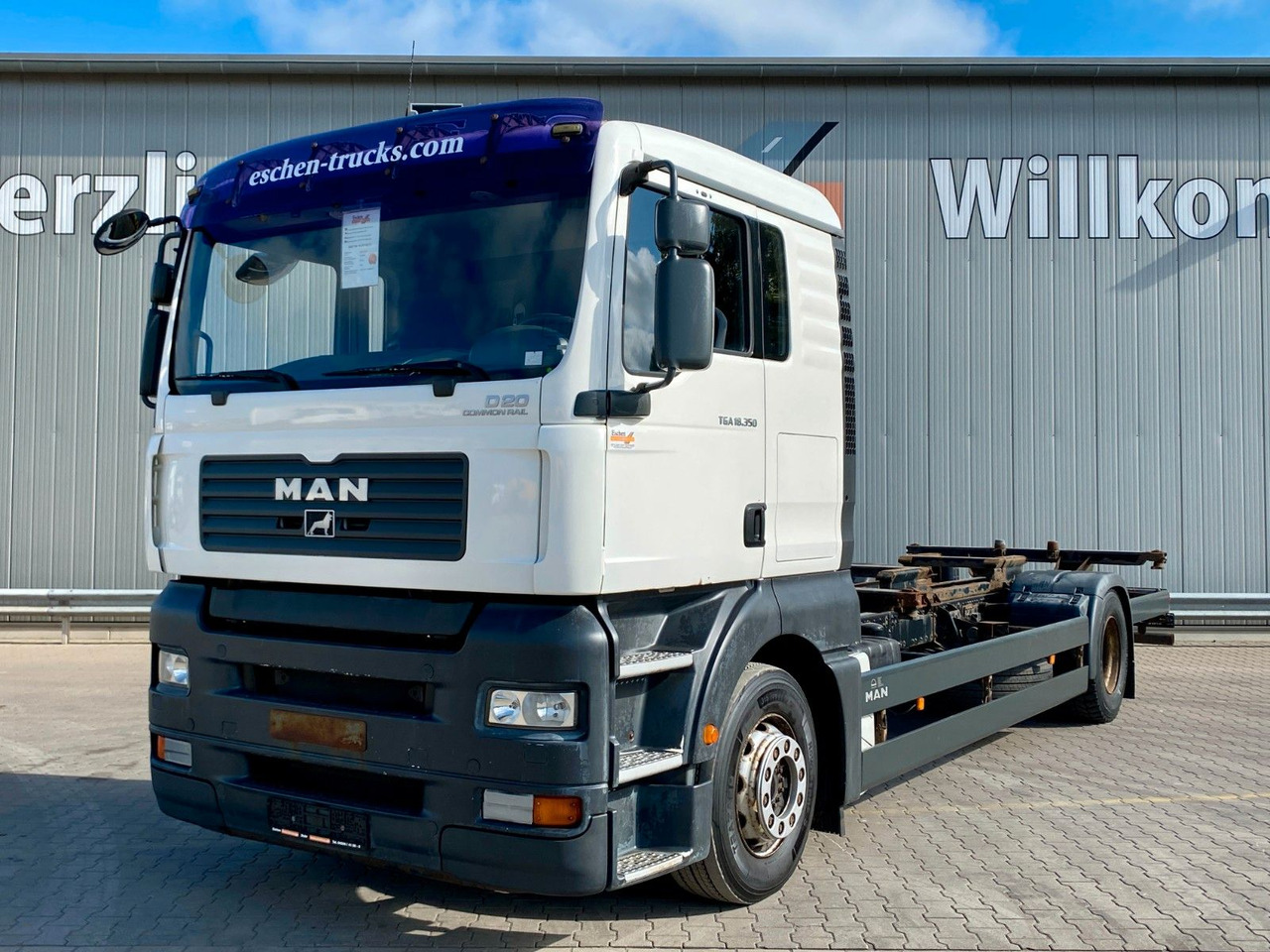 MAN TGA 18.350 LL Fahrschule*Driving school*5 Sitze MAN TGA 18.350 LL Fahrschule*Driving school*5 Sitze - Kamion sa tovarnim sandukom: slika 1 MAN TGA 18.350 LL Fahrschule*Driving school*5 Sitze MAN TGA 18.350 LL Fahrschule*Driving school*5 Sitze - Kamion sa tovarnim sandukom: slika 1