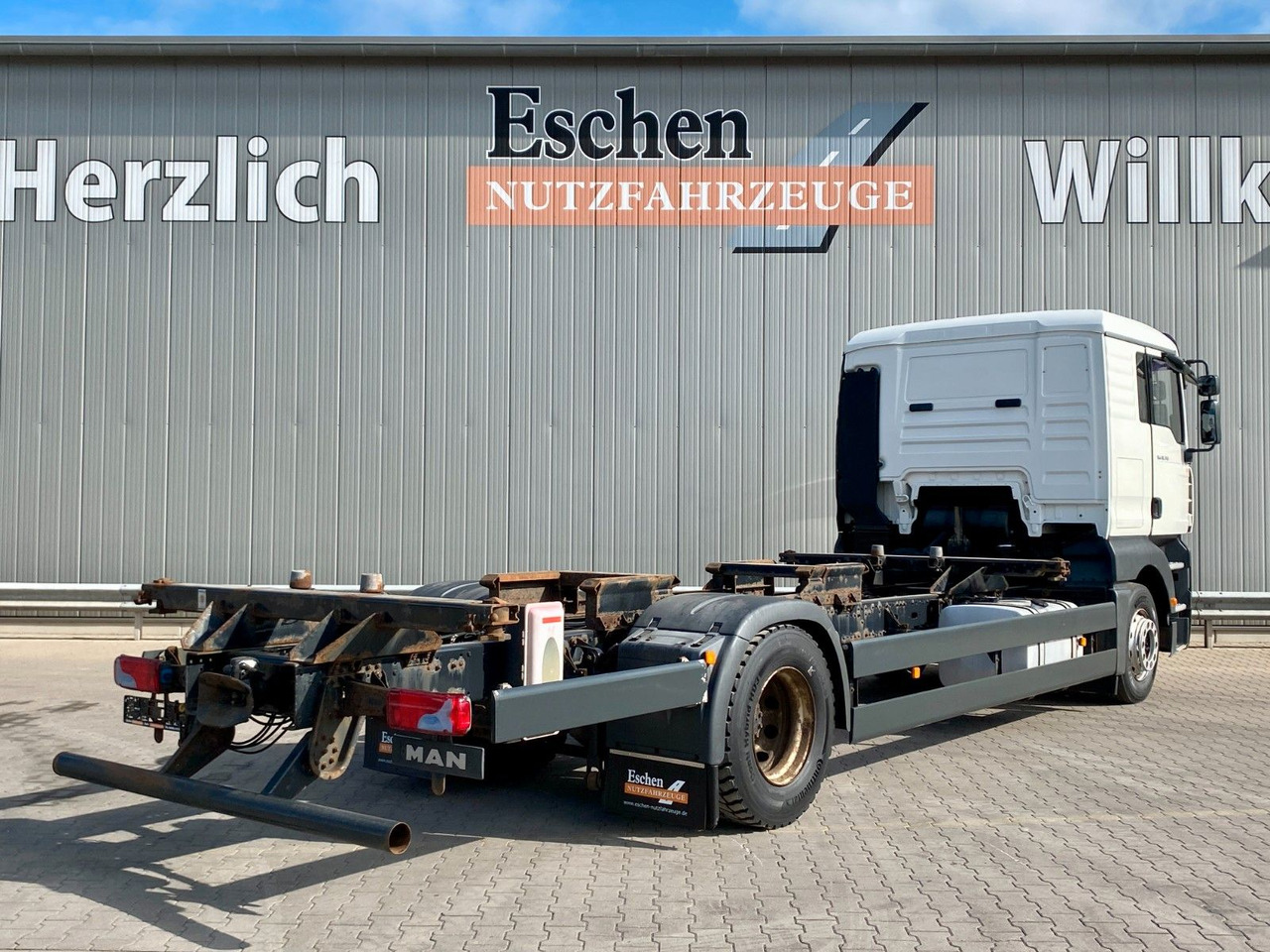 MAN TGA 18.350 LL Fahrschule*Driving school*5 Sitze MAN TGA 18.350 LL Fahrschule*Driving school*5 Sitze - Kamion za prevoz kontejnera/ Kamion sa promenjivim sandukom: slika 5 MAN TGA 18.350 LL Fahrschule*Driving school*5 Sitze MAN TGA 18.350 LL Fahrschule*Driving school*5 Sitze - Kamion za prevoz kontejnera/ Kamion sa promenjivim sandukom: slika 5