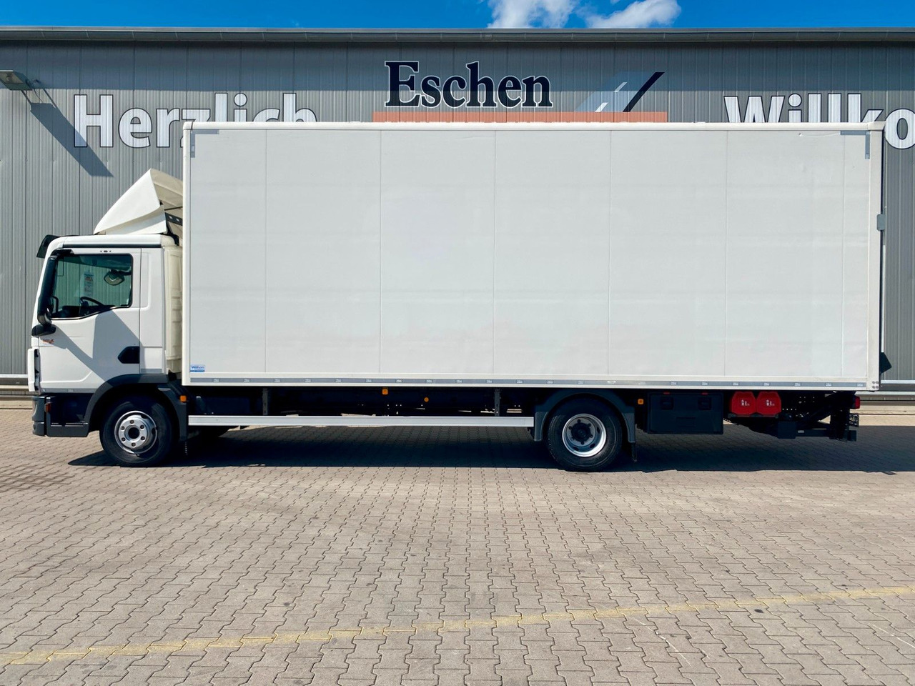MAN TGL 12.220 Automatik*LBW*HU+BremseNEU*Navi*Kamer - Kamion sa zatvorenim sandukom: slika 2 MAN TGL 12.220 Automatik*LBW*HU+BremseNEU*Navi*Kamer - Kamion sa zatvorenim sandukom: slika 2