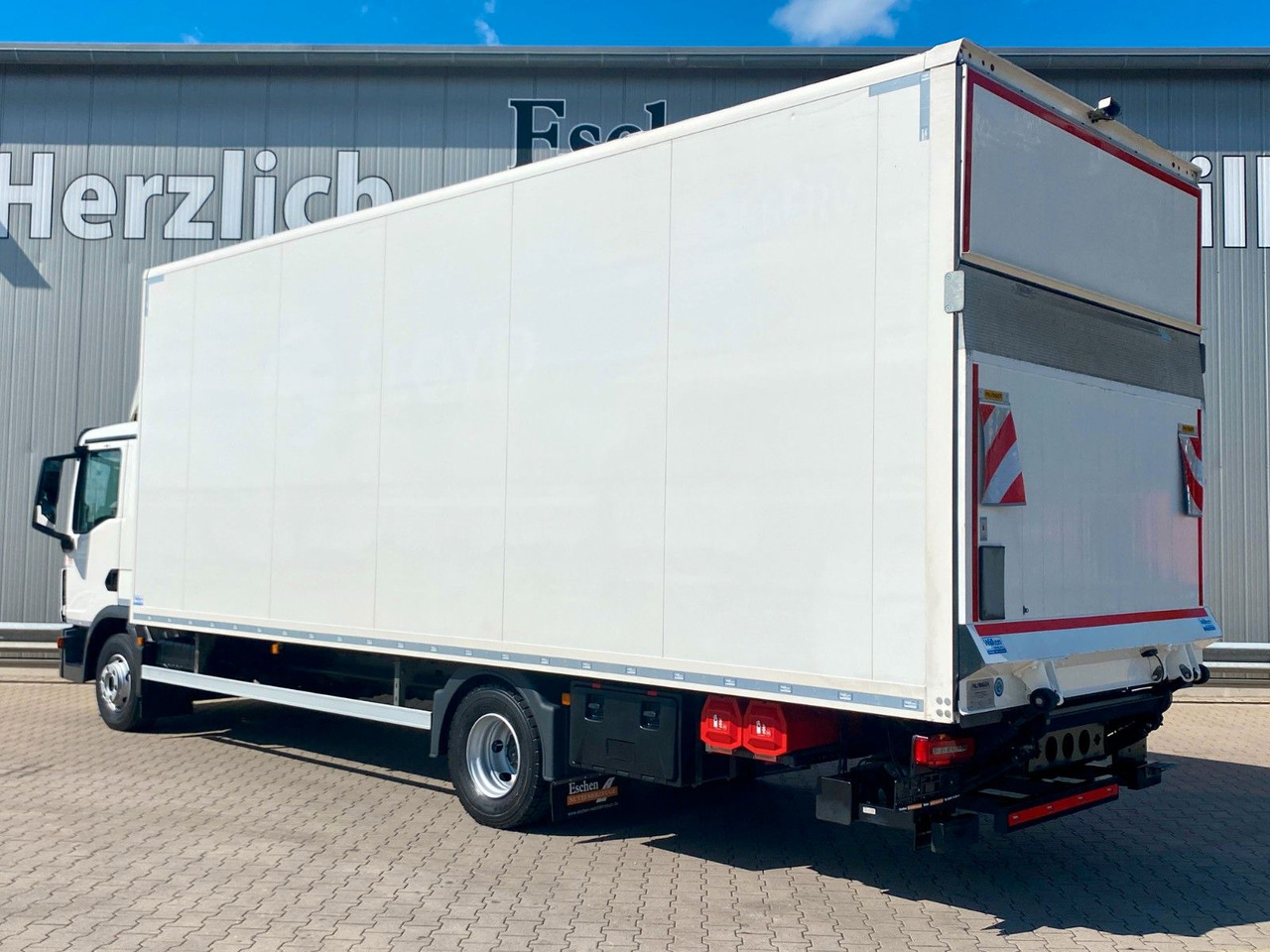 MAN TGL 12.220 Automatik*LBW*HU+BremseNEU*Navi*Kamer - Kamion sa zatvorenim sandukom: slika 3 MAN TGL 12.220 Automatik*LBW*HU+BremseNEU*Navi*Kamer - Kamion sa zatvorenim sandukom: slika 3