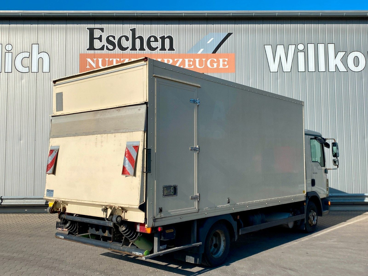 MAN TGL 8.150 Blatt/Blatt*5,5mKoffer*LBW*Seitentür MAN TGL 8.150 Blatt/Blatt*5,5mKoffer*LBW*Seitentür - Kamion sa zatvorenim sandukom: slika 5 MAN TGL 8.150 Blatt/Blatt*5,5mKoffer*LBW*Seitentür MAN TGL 8.150 Blatt/Blatt*5,5mKoffer*LBW*Seitentür - Kamion sa zatvorenim sandukom: slika 5