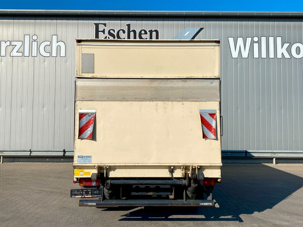 MAN TGL 8.150 Blatt/Blatt*5,5mKoffer*LBW*Seitentür MAN TGL 8.150 Blatt/Blatt*5,5mKoffer*LBW*Seitentür - Kamion sa zatvorenim sandukom: slika 4 MAN TGL 8.150 Blatt/Blatt*5,5mKoffer*LBW*Seitentür MAN TGL 8.150 Blatt/Blatt*5,5mKoffer*LBW*Seitentür - Kamion sa zatvorenim sandukom: slika 4