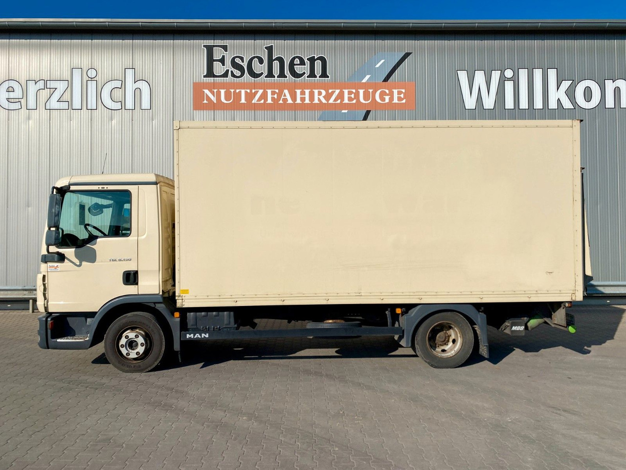 MAN TGL 8.150 Blatt/Blatt*5,5mKoffer*LBW*Seitentür MAN TGL 8.150 Blatt/Blatt*5,5mKoffer*LBW*Seitentür - Dostavno vozilo sa zatvorenim sandukom: slika 2 MAN TGL 8.150 Blatt/Blatt*5,5mKoffer*LBW*Seitentür MAN TGL 8.150 Blatt/Blatt*5,5mKoffer*LBW*Seitentür - Dostavno vozilo sa zatvorenim sandukom: slika 2
