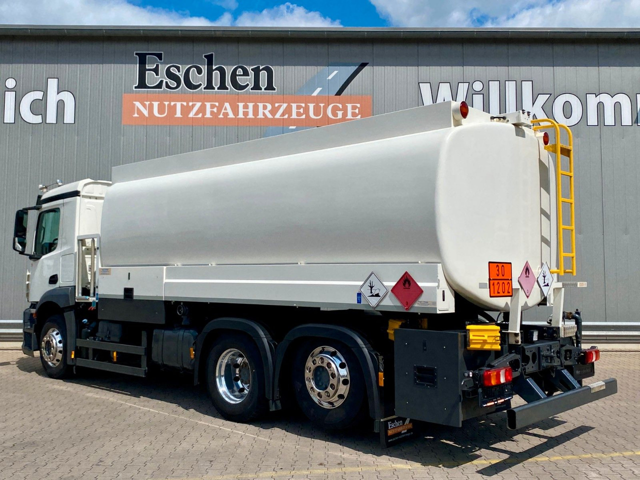 Mercedes-Benz 2540 Antos | A3*3x Kammern/20.990ltr*Kamera*Navi - Kamion cisterna: slika 3 Mercedes-Benz 2540 Antos | A3*3x Kammern/20.990ltr*Kamera*Navi - Kamion cisterna: slika 3