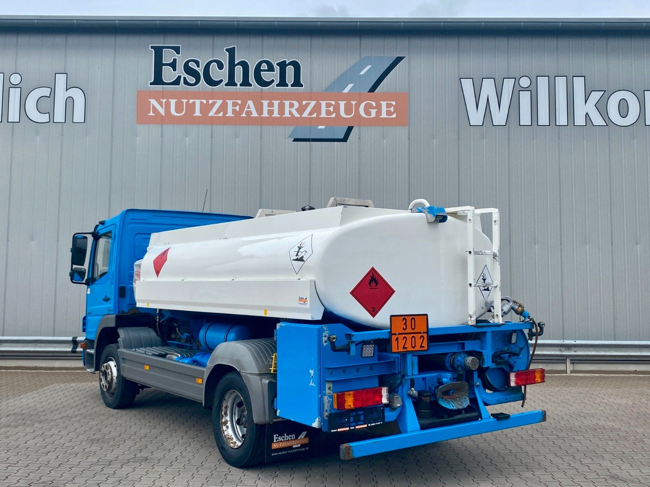Mercedes-Benz Atego 1318 | Esterer A3*7480ltr*AHK*1.Hand - Kamion cisterna: slika 3 Mercedes-Benz Atego 1318 | Esterer A3*7480ltr*AHK*1.Hand - Kamion cisterna: slika 3