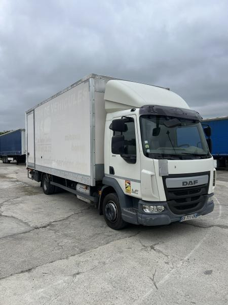 DAF LF 210 - Kamion sa zatvorenim sandukom: slika 1 DAF LF 210 - Kamion sa zatvorenim sandukom: slika 1