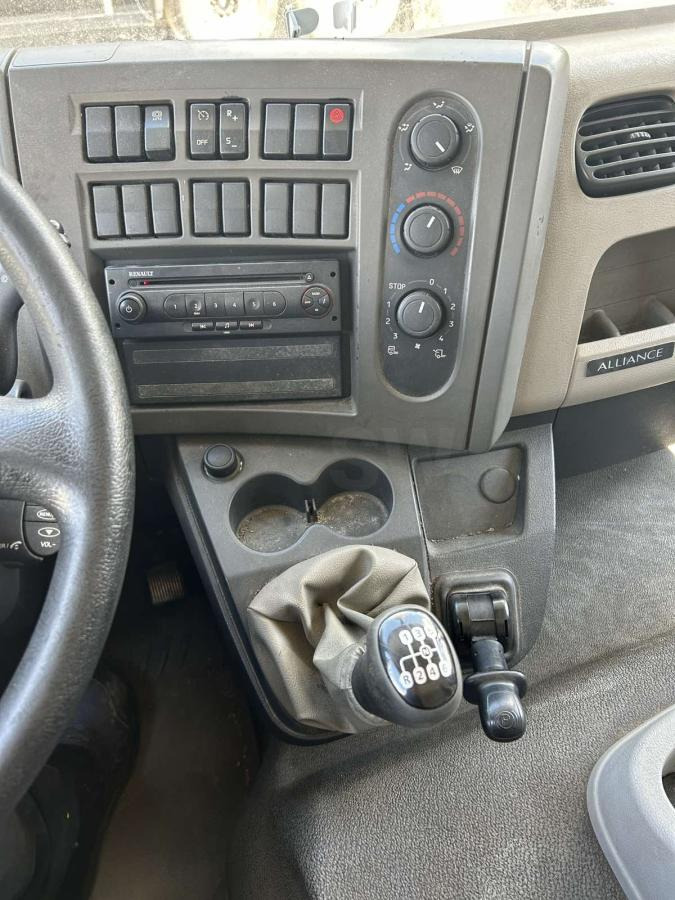 Renault Midlum 180 - Kamion sa zatvorenim sandukom: slika 5 Renault Midlum 180 - Kamion sa zatvorenim sandukom: slika 5