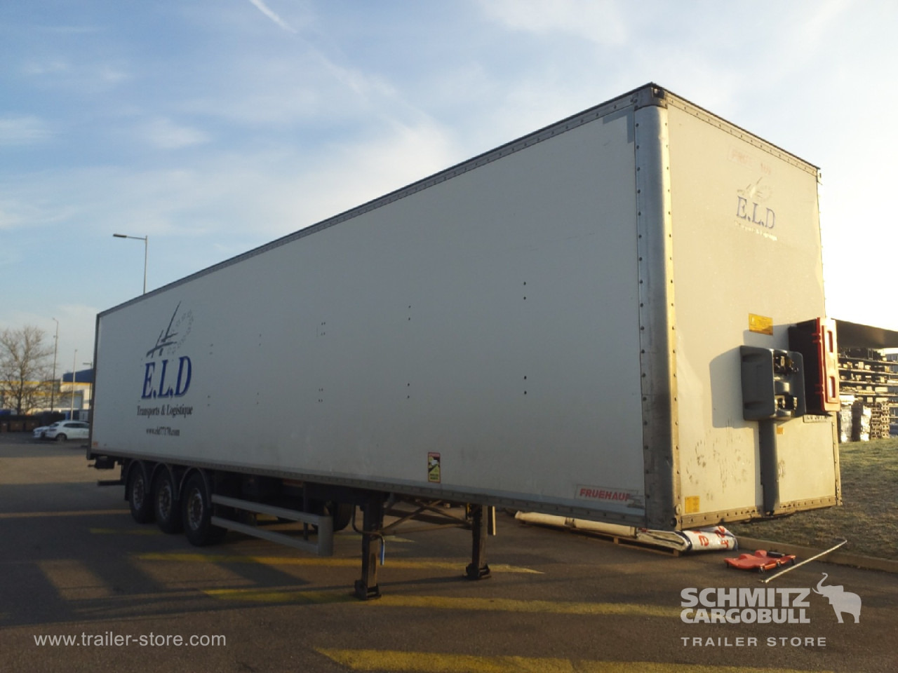 FRUEHAUF Dryfreight Standard Roller shutter door - Poluprikolica sa zatvorenim sandukom: slika 1 FRUEHAUF Dryfreight Standard Roller shutter door - Poluprikolica sa zatvorenim sandukom: slika 1