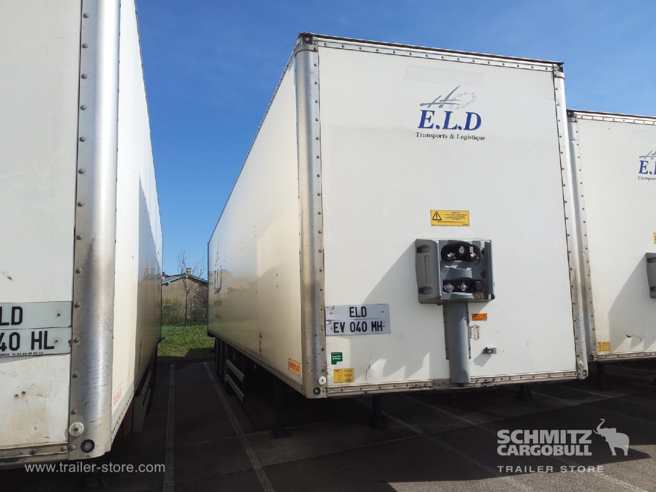 FRUEHAUF Dryfreight Standard Roller shutter door - Poluprikolica sa zatvorenim sandukom: slika 1 FRUEHAUF Dryfreight Standard Roller shutter door - Poluprikolica sa zatvorenim sandukom: slika 1