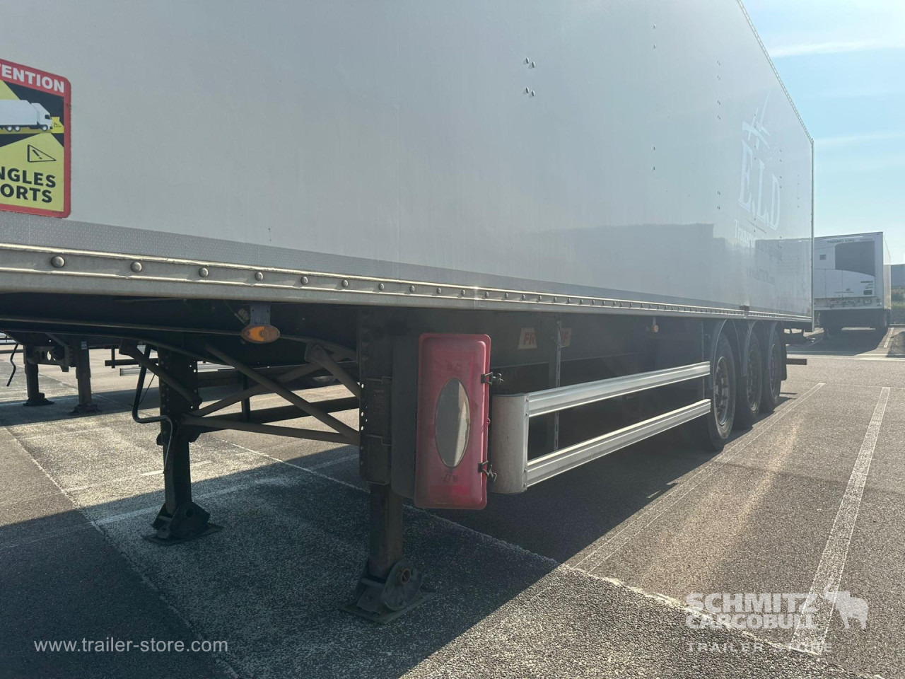 FRUEHAUF Dryfreight Standard Roller shutter door - Poluprikolica sa zatvorenim sandukom: slika 2 FRUEHAUF Dryfreight Standard Roller shutter door - Poluprikolica sa zatvorenim sandukom: slika 2