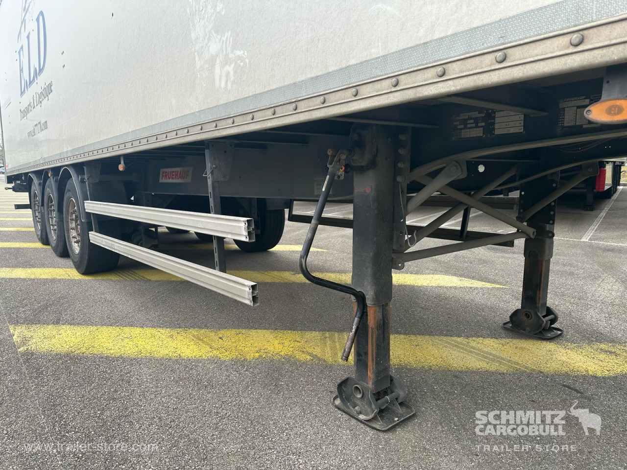 FRUEHAUF Dryfreight Standard Roller shutter door - Poluprikolica sa zatvorenim sandukom: slika 2 FRUEHAUF Dryfreight Standard Roller shutter door - Poluprikolica sa zatvorenim sandukom: slika 2