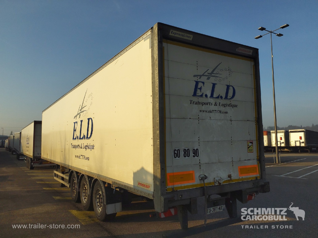 FRUEHAUF Dryfreight Standard Roller shutter door - Poluprikolica sa zatvorenim sandukom: slika 2 FRUEHAUF Dryfreight Standard Roller shutter door - Poluprikolica sa zatvorenim sandukom: slika 2