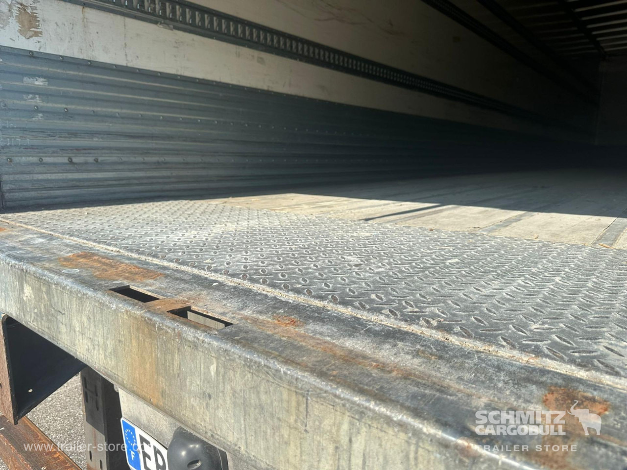 FRUEHAUF Dryfreight Standard Roller shutter door - Poluprikolica sa zatvorenim sandukom: slika 4 FRUEHAUF Dryfreight Standard Roller shutter door - Poluprikolica sa zatvorenim sandukom: slika 4