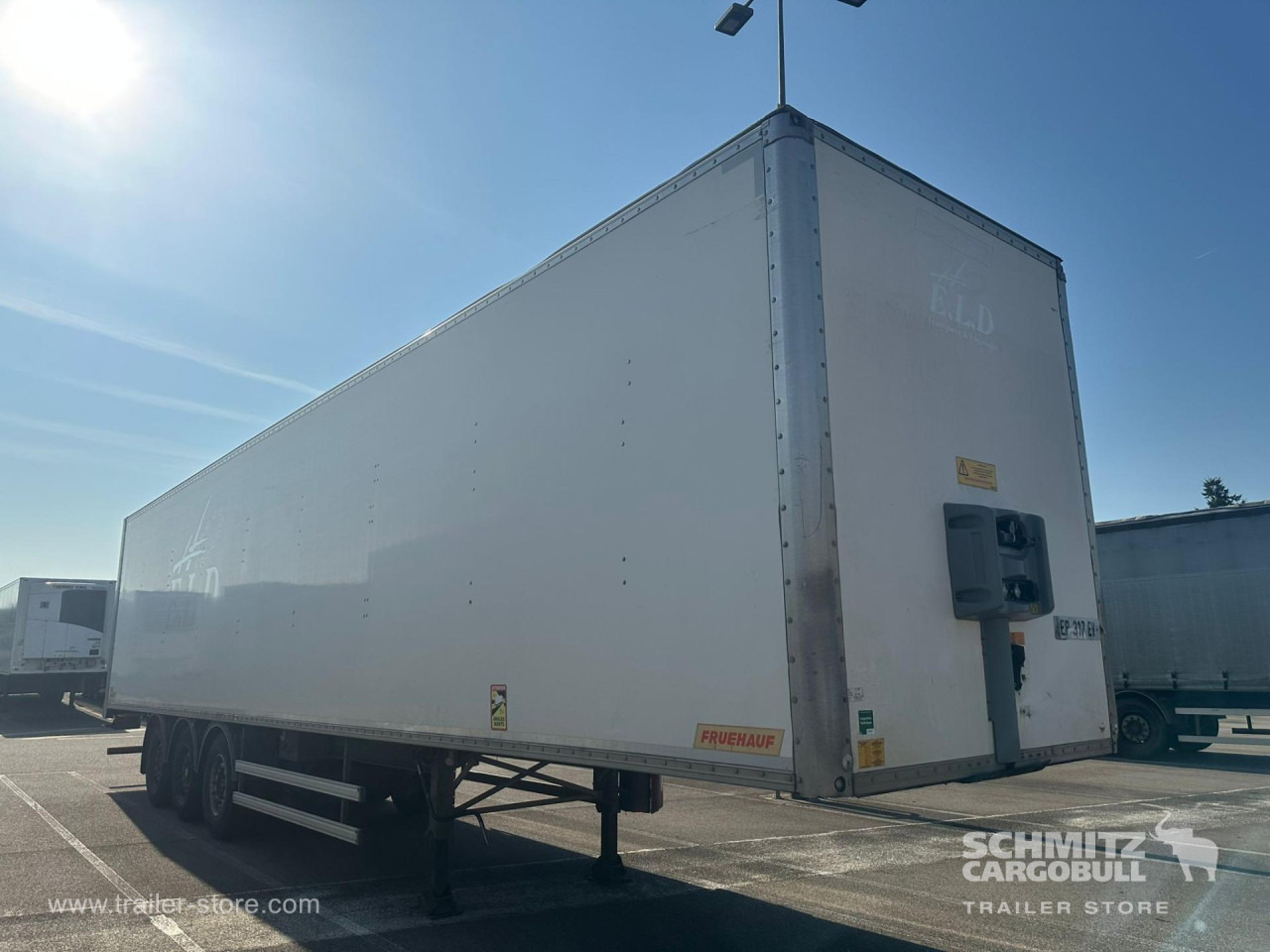 FRUEHAUF Dryfreight Standard Roller shutter door - Poluprikolica sa zatvorenim sandukom: slika 1 FRUEHAUF Dryfreight Standard Roller shutter door - Poluprikolica sa zatvorenim sandukom: slika 1
