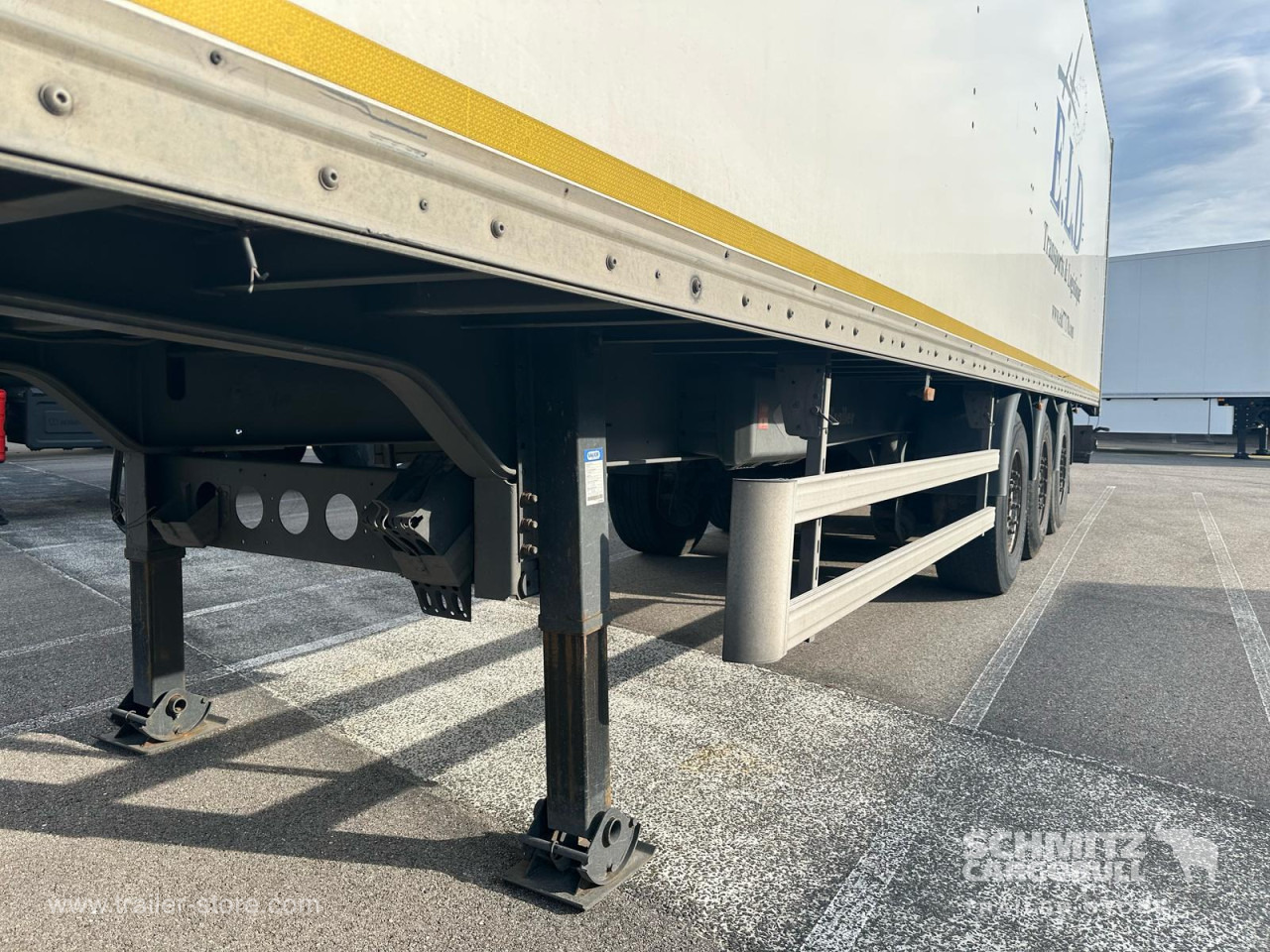 LECI TRAILER Dryfreight Standard Roller shutter door - Poluprikolica sa zatvorenim sandukom: slika 2 LECI TRAILER Dryfreight Standard Roller shutter door - Poluprikolica sa zatvorenim sandukom: slika 2